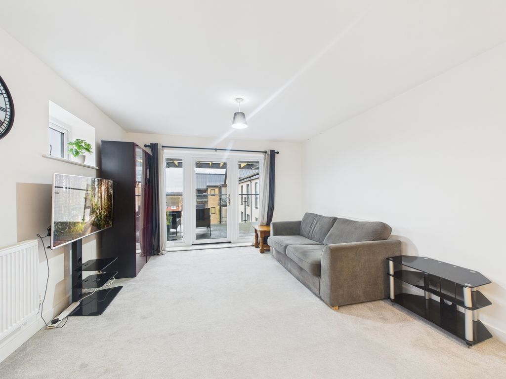 Property photo 2 of 12 Cam04018G0-Pr0418-Still005