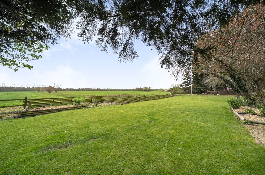 Property photo 2 of 25