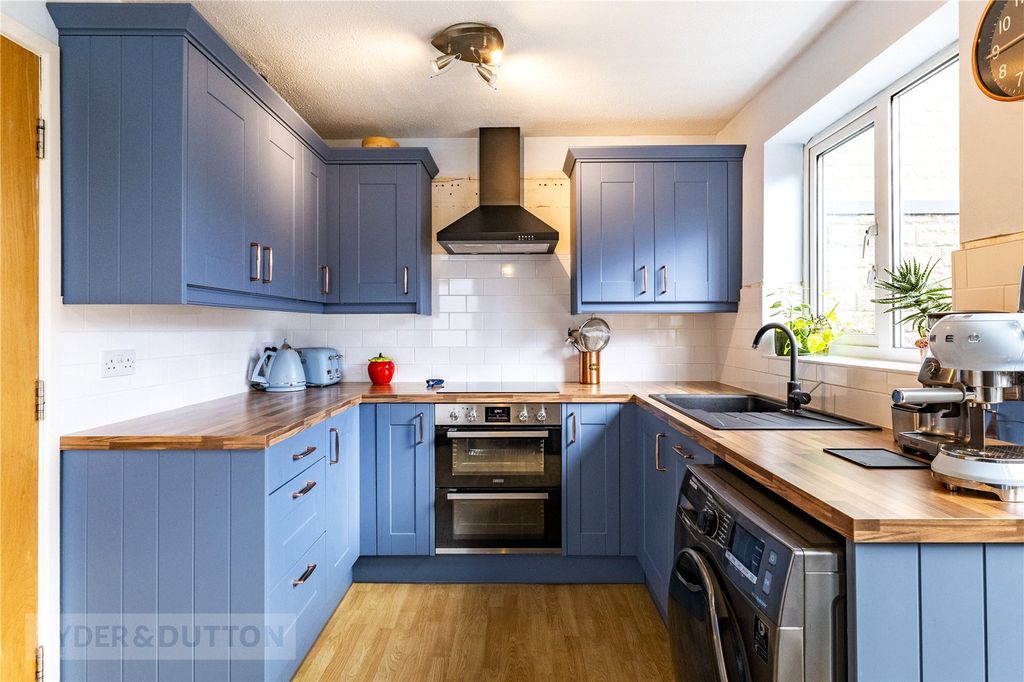 Property photo 2 of 18 Kitchen