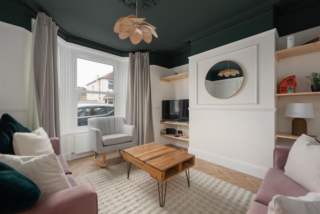 Property photo 3 of 18 Regent Street, Whitstable