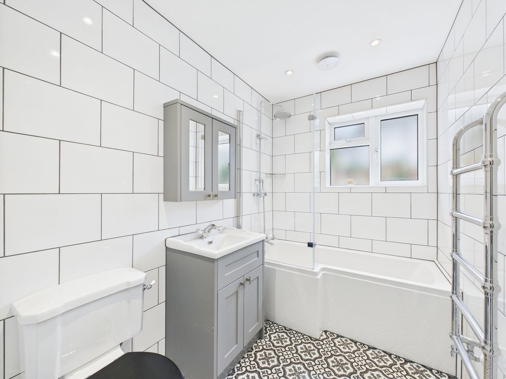 Property photo 3 of 14 Bathroom