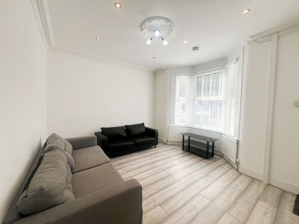 Property photo 3 of 12 Belmont Park Rd E10