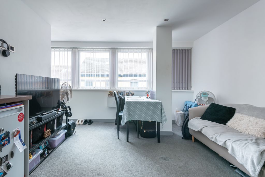 Property photo 2 of 20
