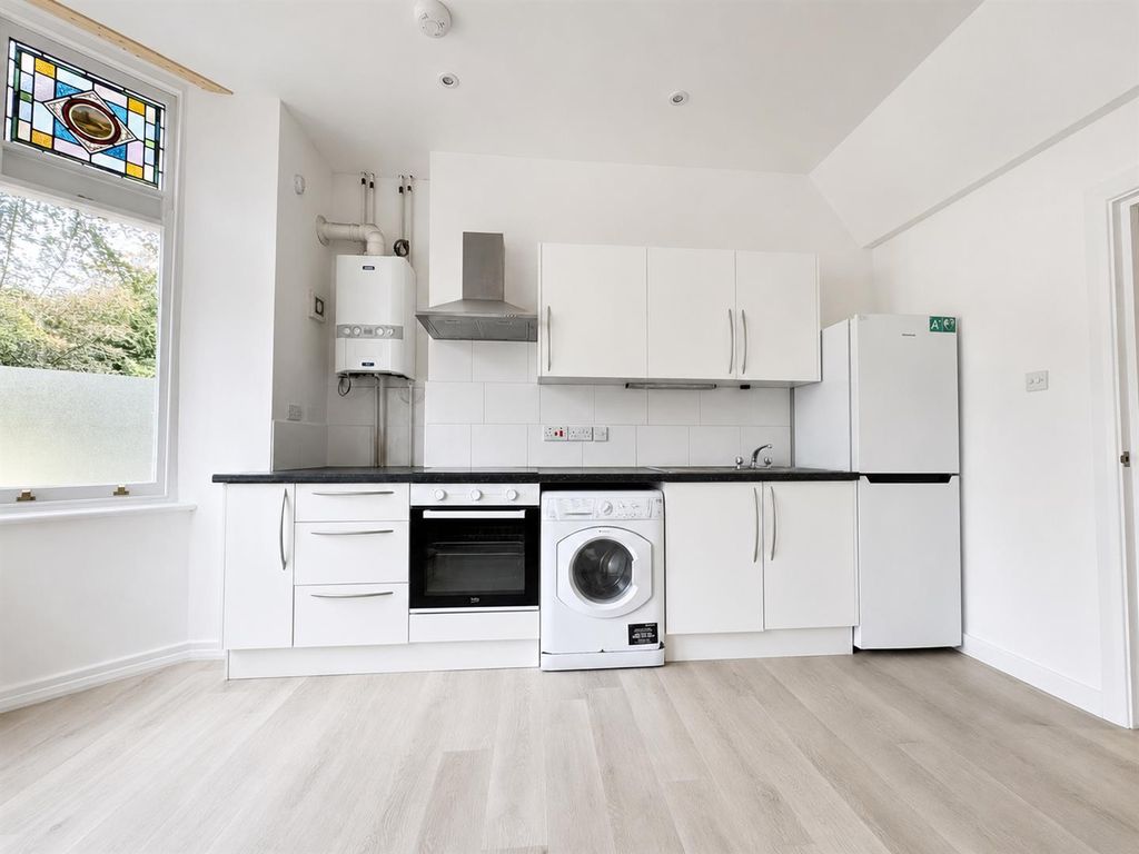 Property photo 2 of 6 9F0A226B-0Abc-46Be-Bb3F-Fba2Eacfa3De.Png