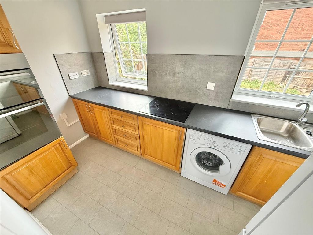 Property photo 3 of 7 Kitchen