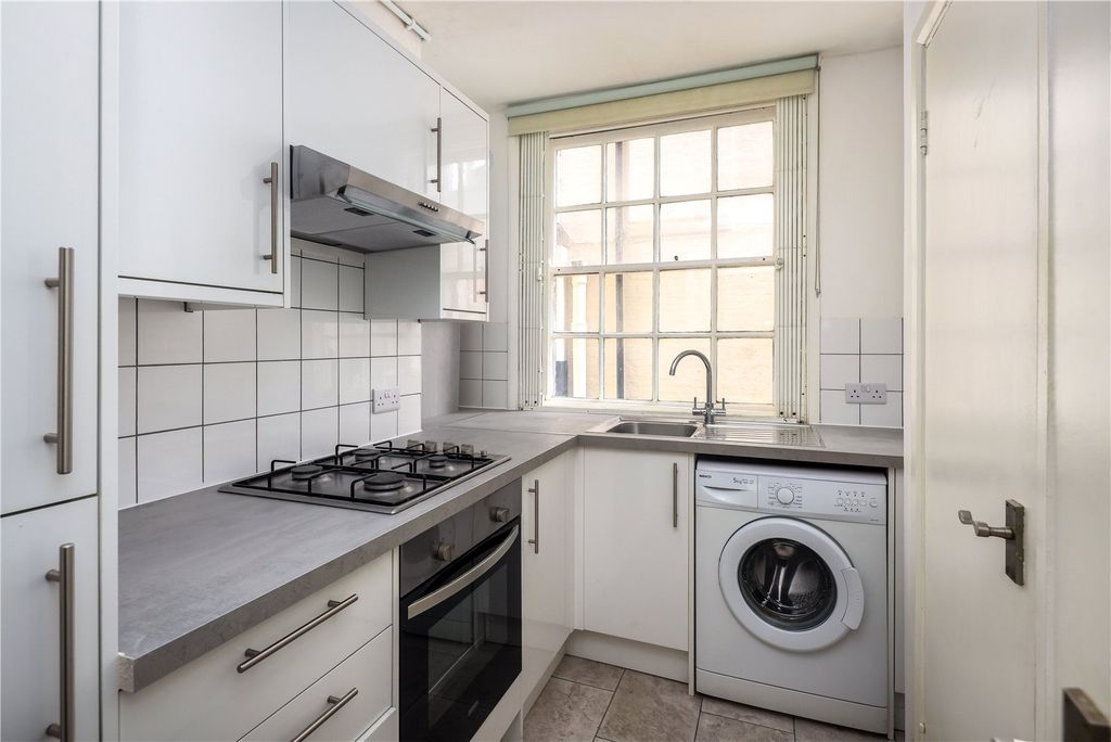 Property photo 2 of 7 Kitchen