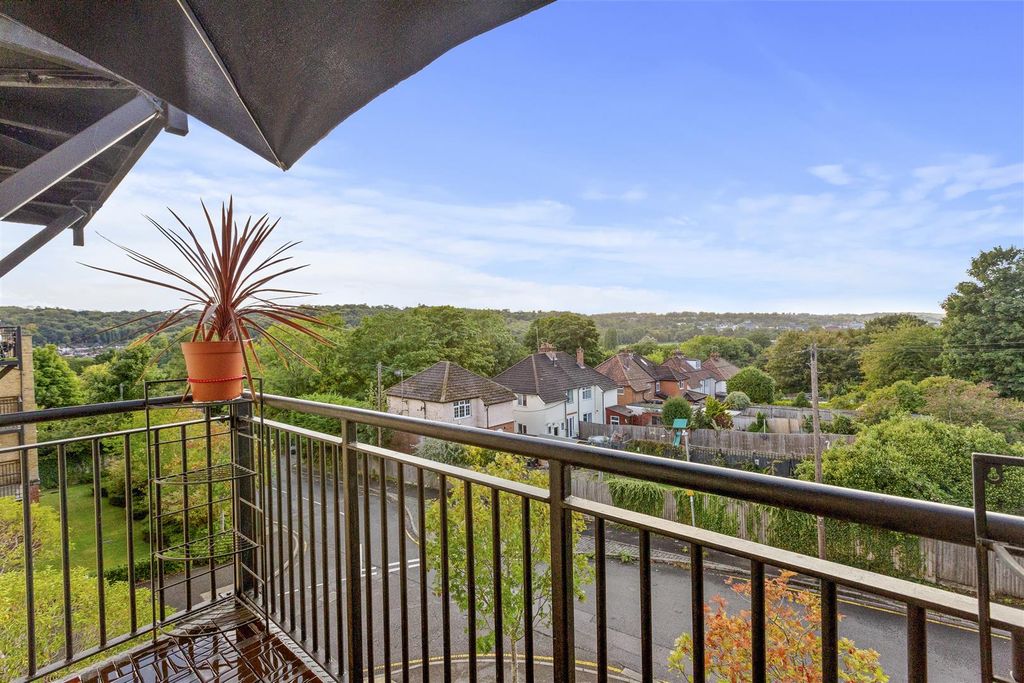 Property photo 1 of 11 19 Lovegrove House, Ercolani Avenue, Hp13 7Fz-12.J