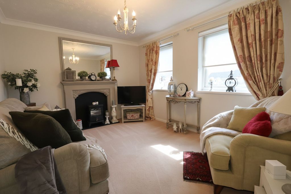 Property photo 3 of 13