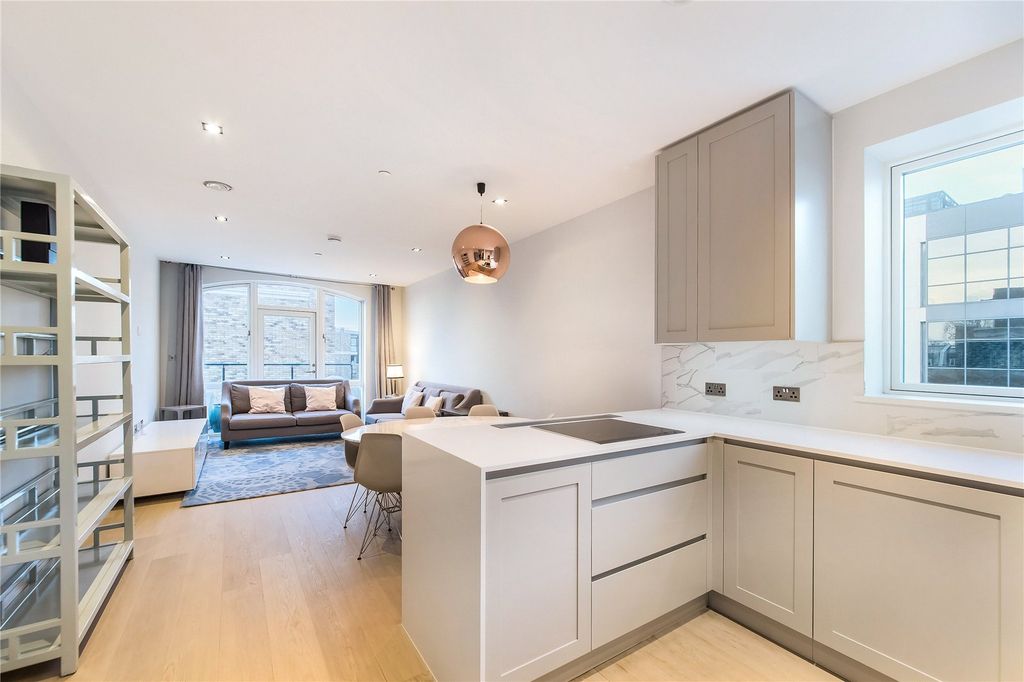 Property photo 1 of 19 Kitchen/Reception