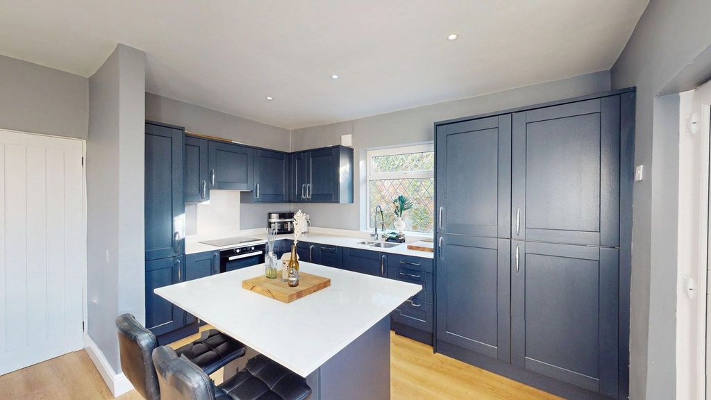 Property photo 3 of 16 Kitchen