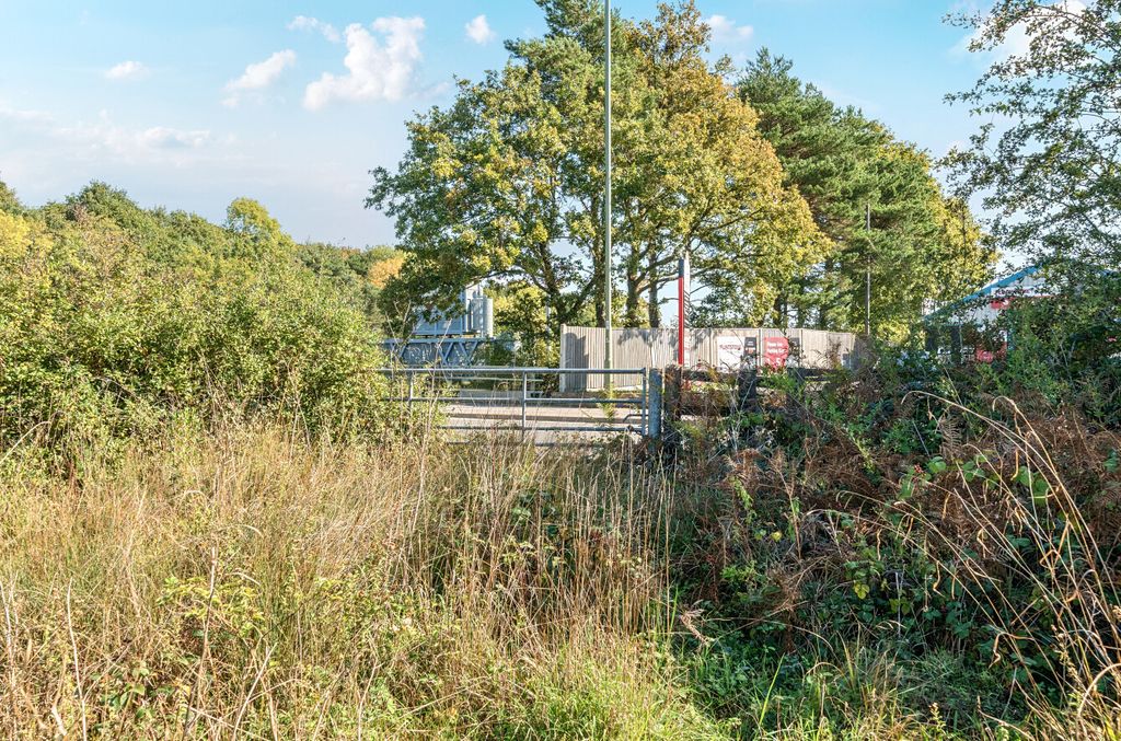 Property photo 2 of 10 1361968-12-68Dbbc...