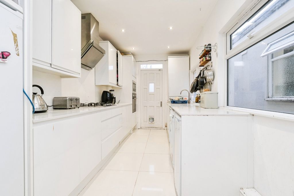 Property photo 3 of 18 Pbox-Img.Jpg