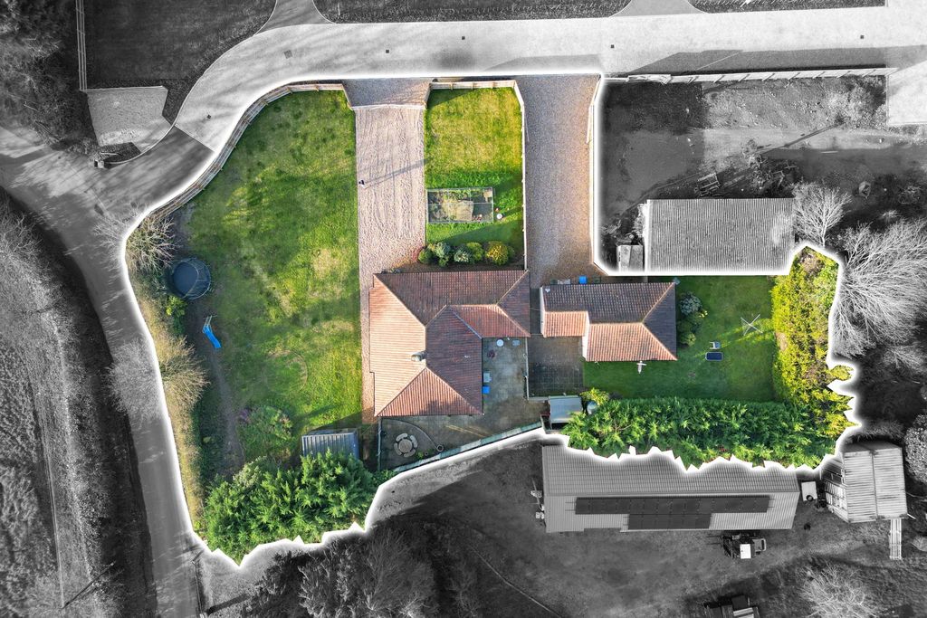 Property photo 2 of 36