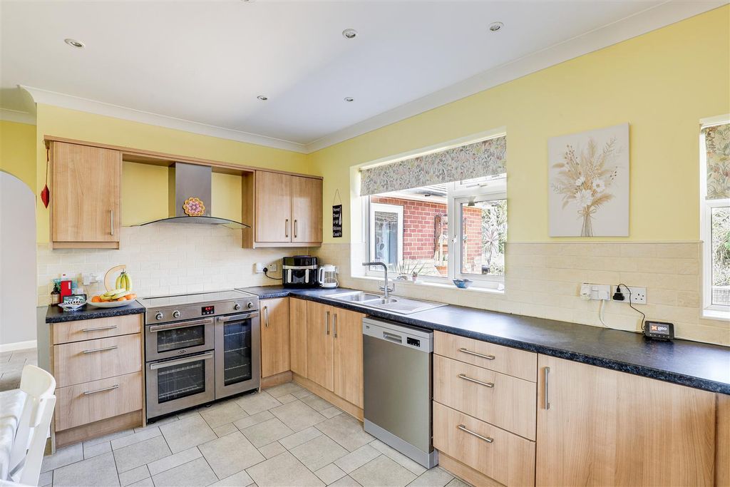 Property photo 2 of 33 5670.Jpg