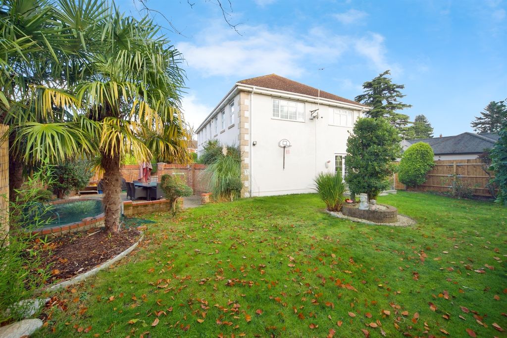 Property photo 2 of 18