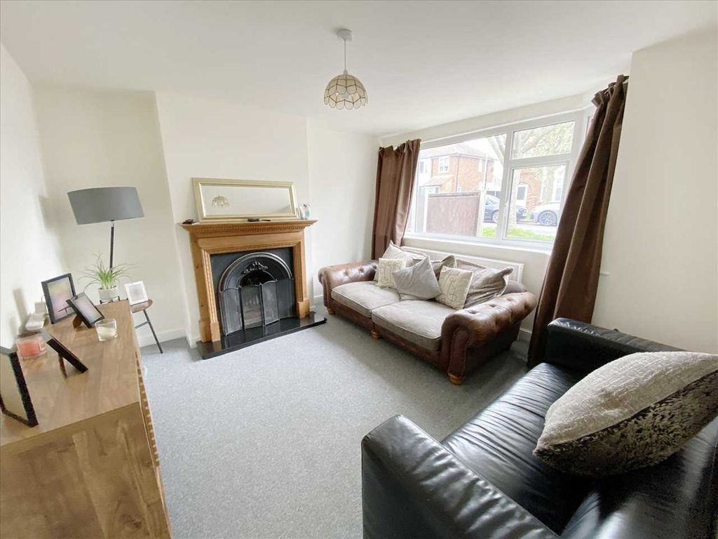 Property photo 2 of 10 Lounge:
