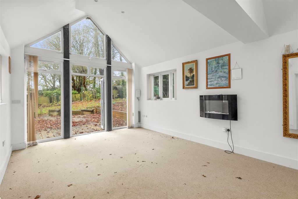 Property photo 2 of 8 Bedroom