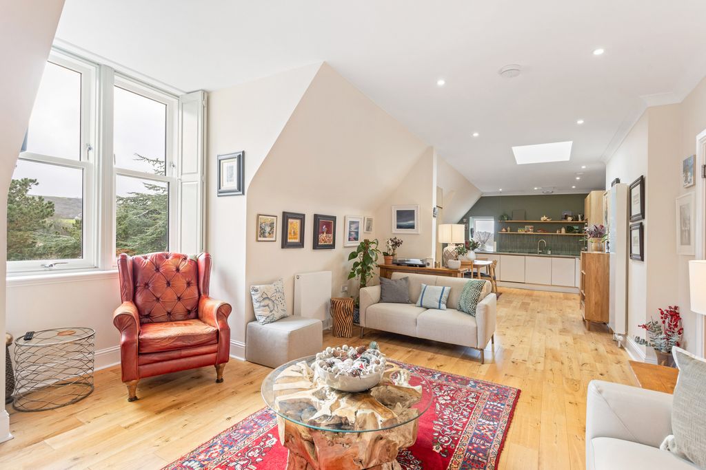 Property photo 2 of 38