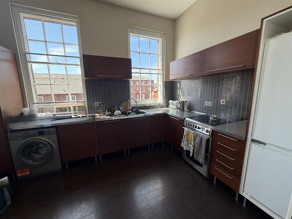 Property photo 2 of 5 Kitchen