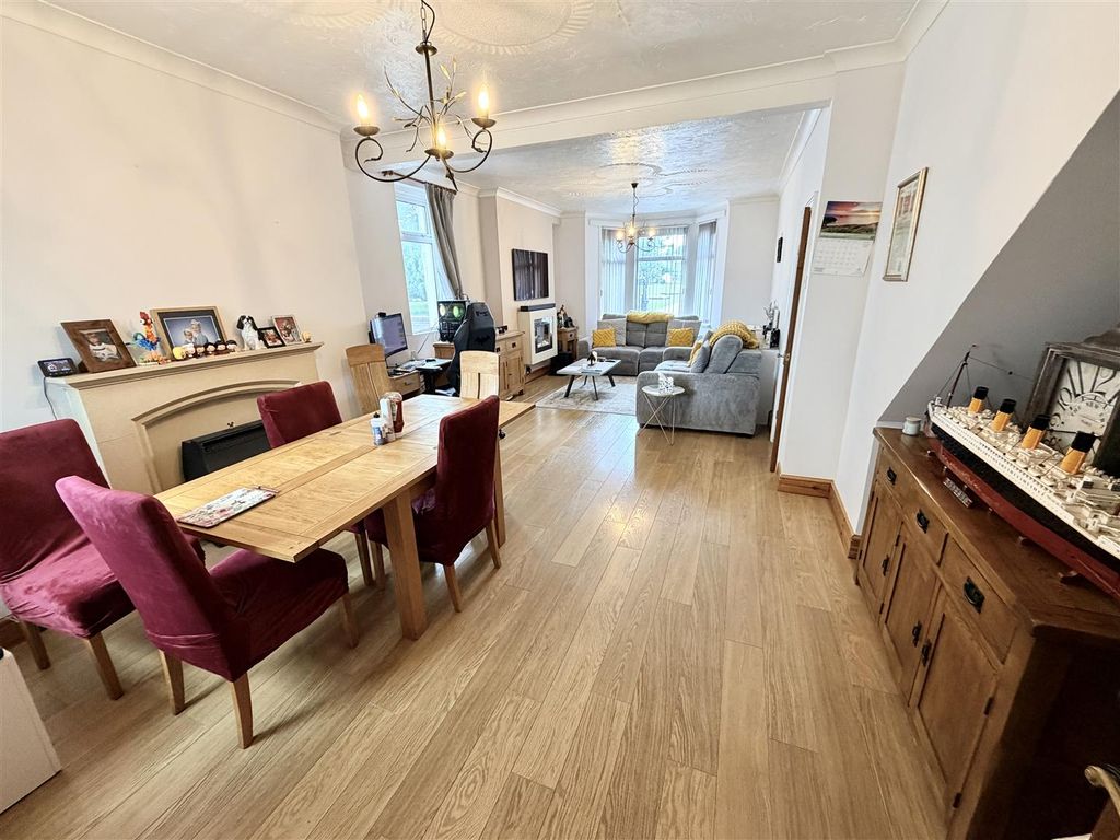 Property photo 3 of 10 Lounge/Diner