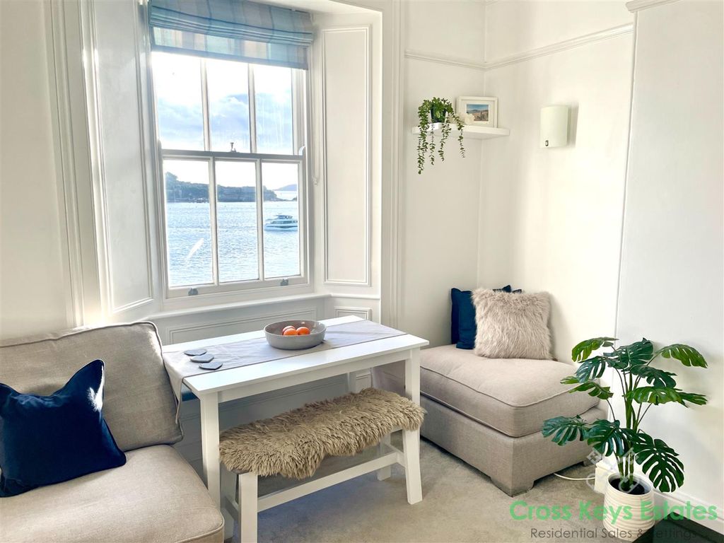 Property photo 3 of 18 Sitting Room