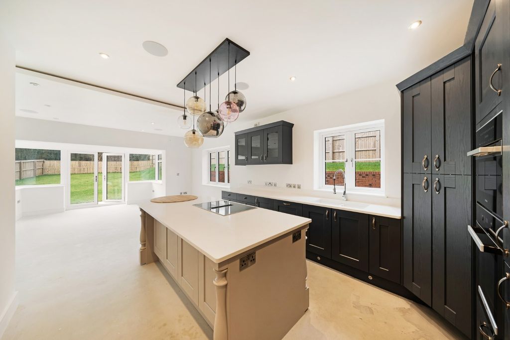 Property photo 2 of 26 4956972