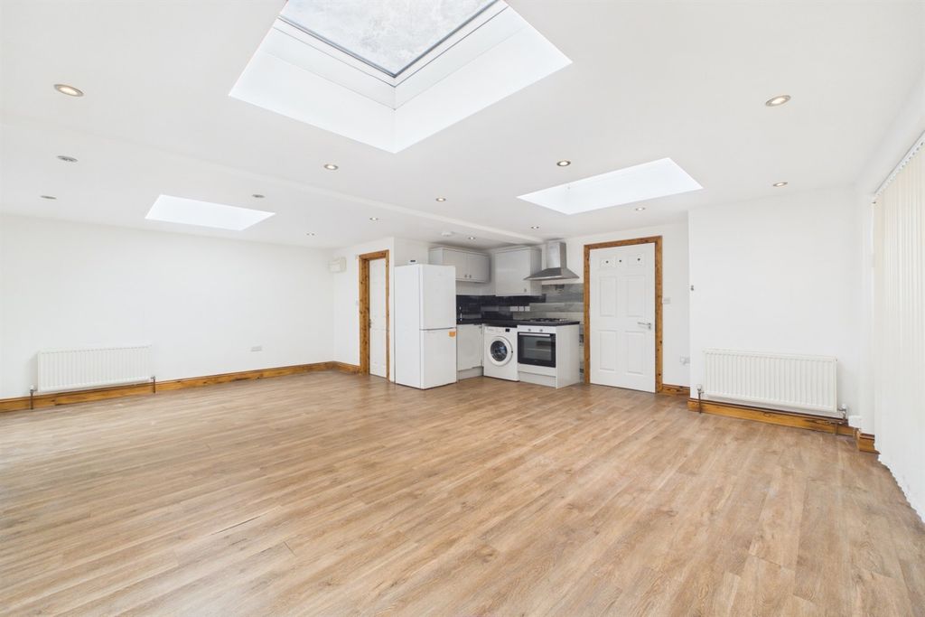 Property photo 1 of 7 Studio Room