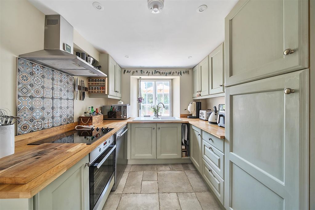 Property photo 2 of 18 Kitchen