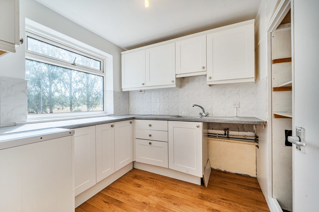 Property photo 3 of 22 Kitchen
