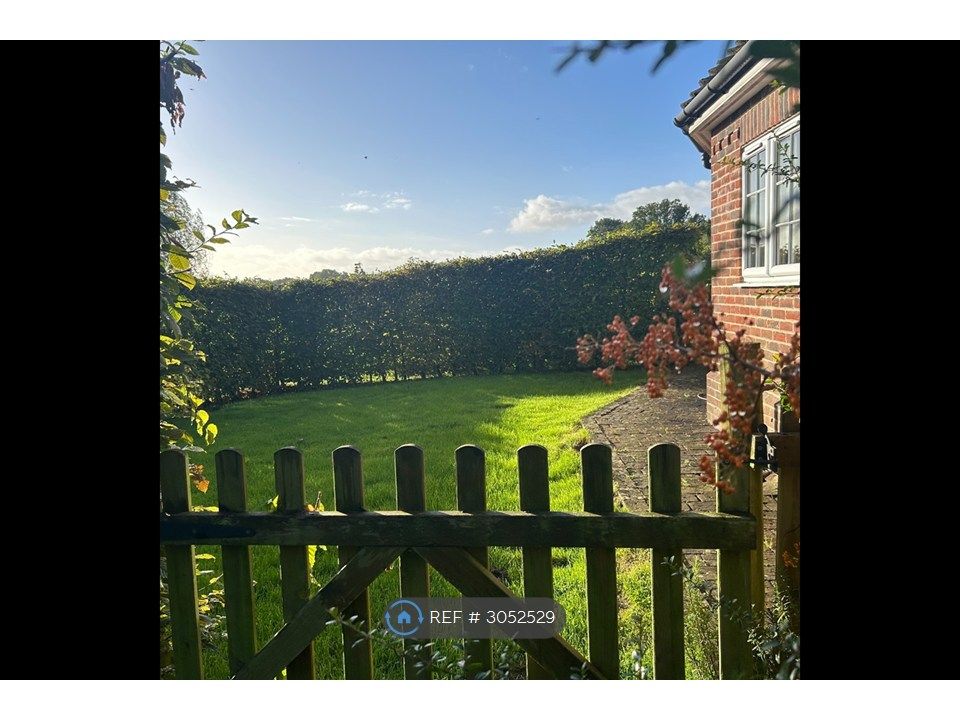 Property photo 2 of 14 Fenced Garden
