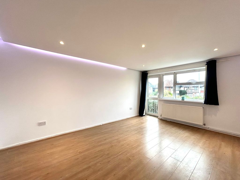 Property photo 3 of 8 Photograph