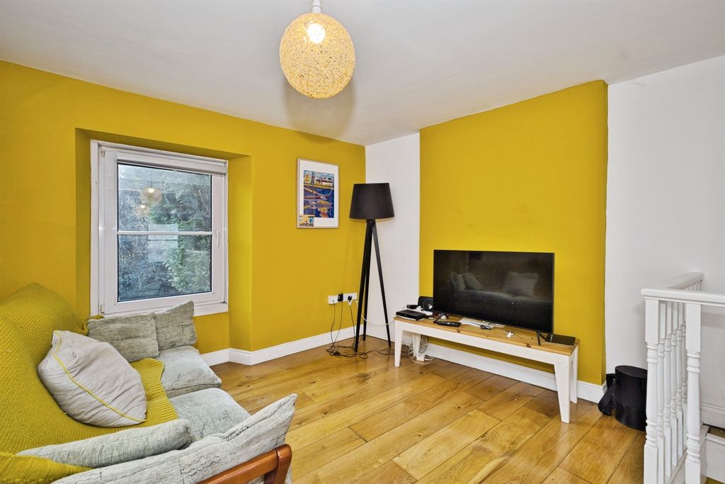 Property photo 3 of 25