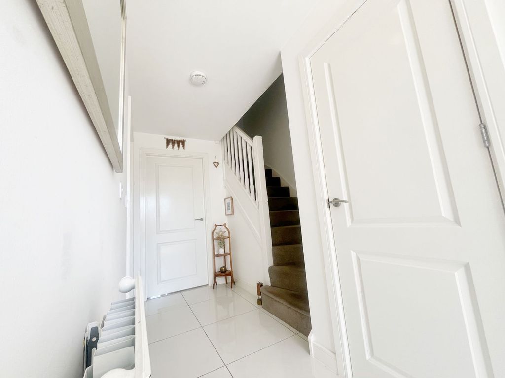 Property photo 2 of 25