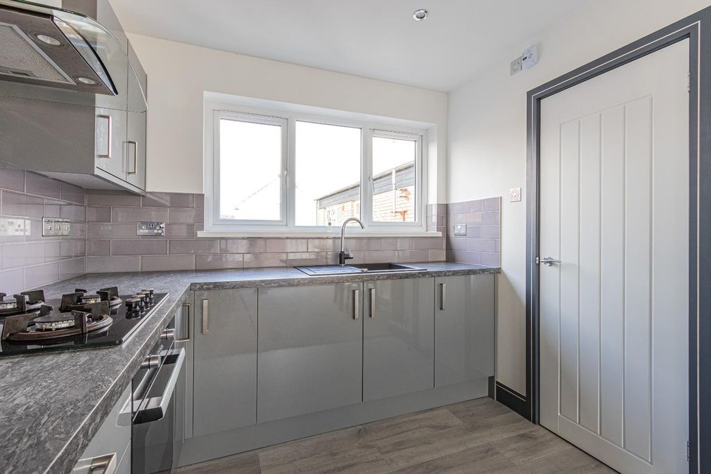 Property photo 2 of 10 Byron Street 30 (6 Of 10).Jpg