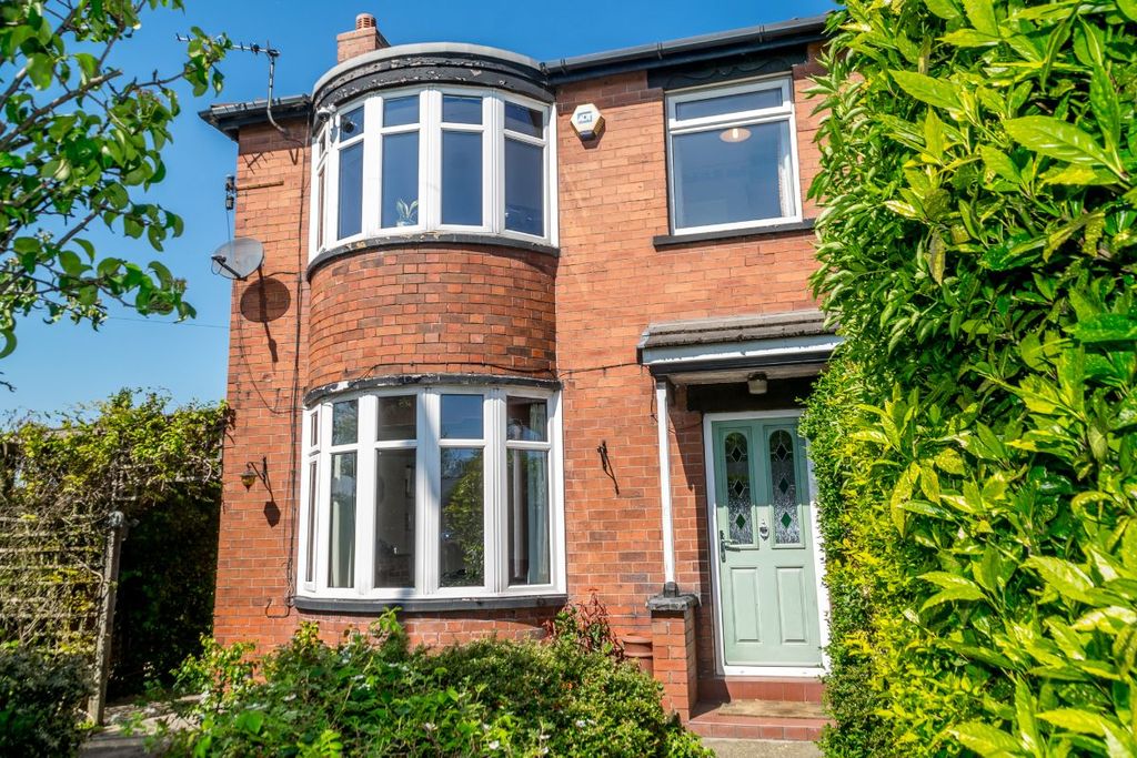 Property photo 1 of 32