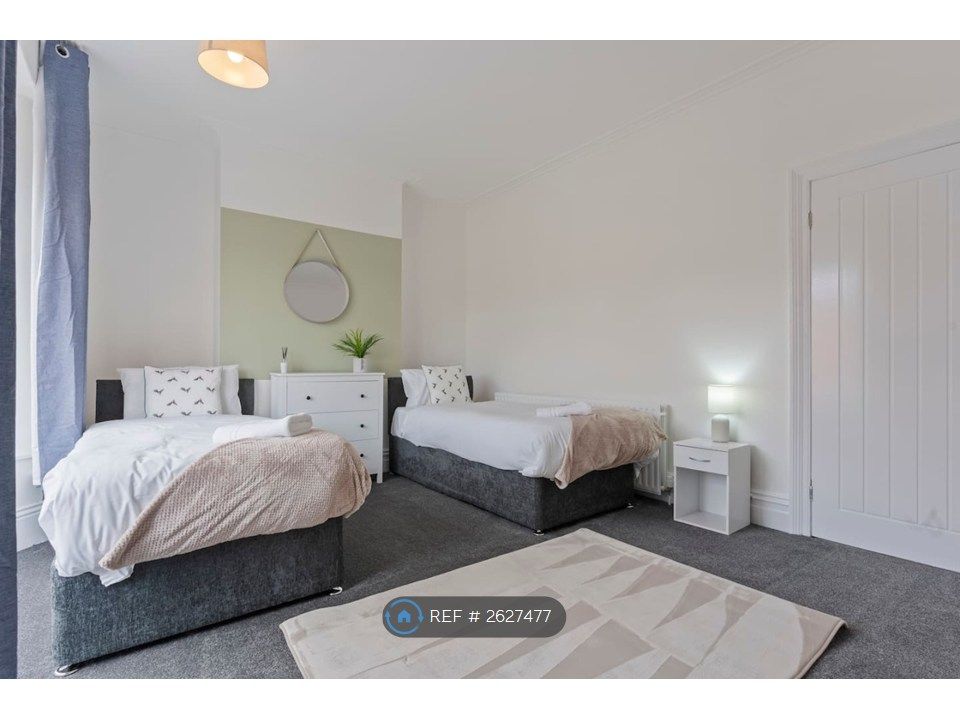 Property photo 2 of 27