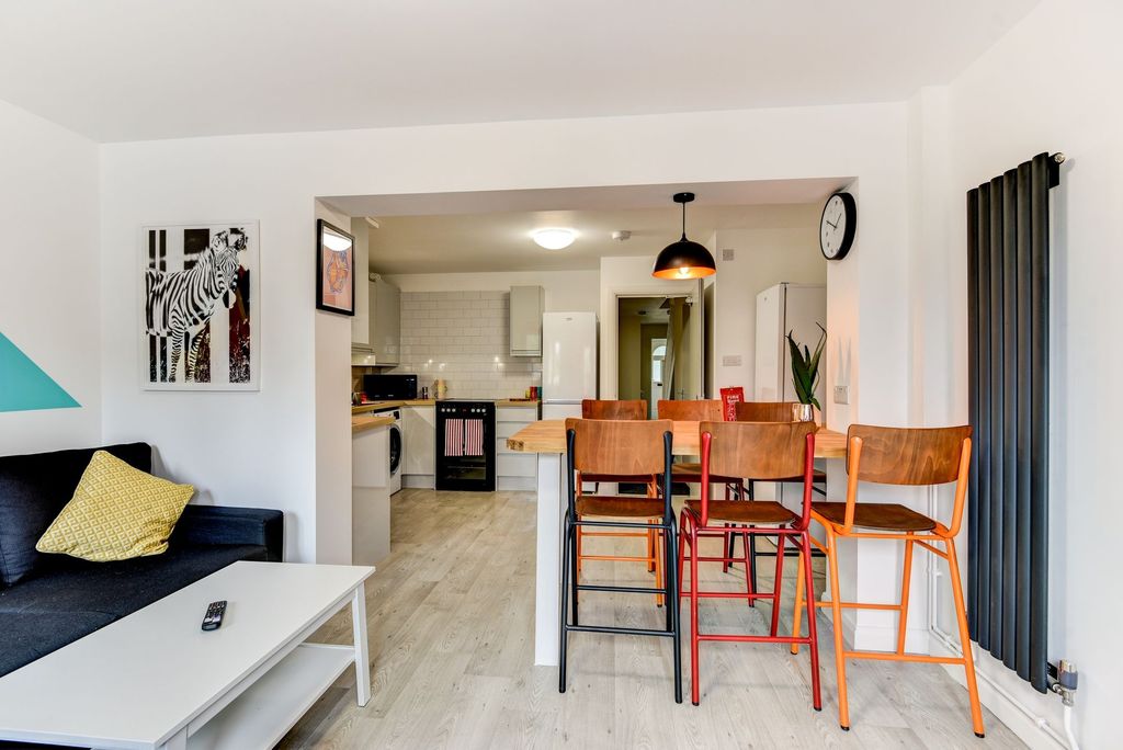 Property photo 2 of 5 A Stylish And Inviting Living Room Featuring A Coz...