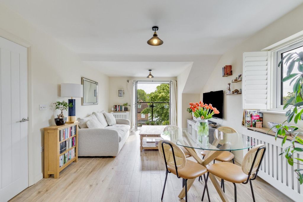 Property photo 2 of 22 Living Room