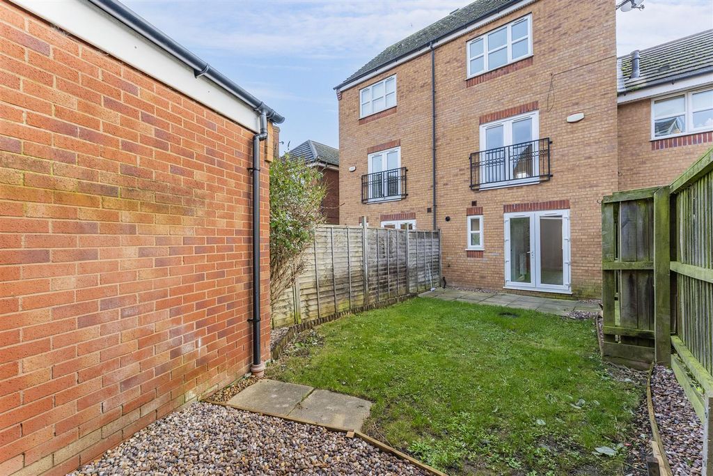 Property photo 2 of 21 Garden