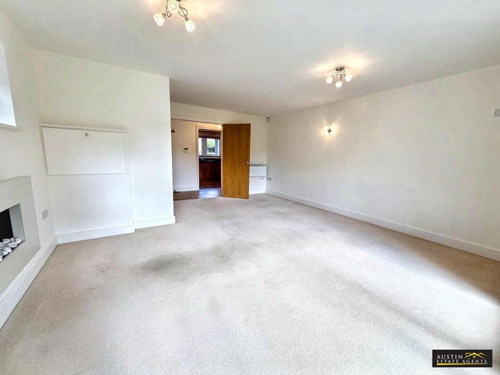 Property photo 3 of 12 Living Room