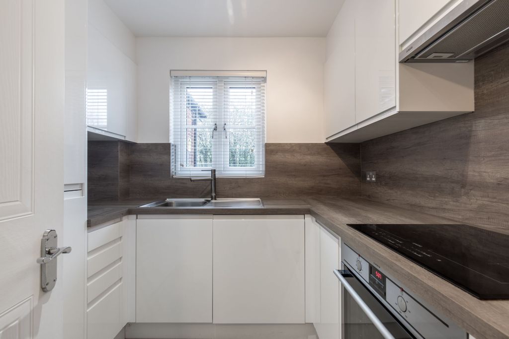 Property photo 2 of 11 Kitchen