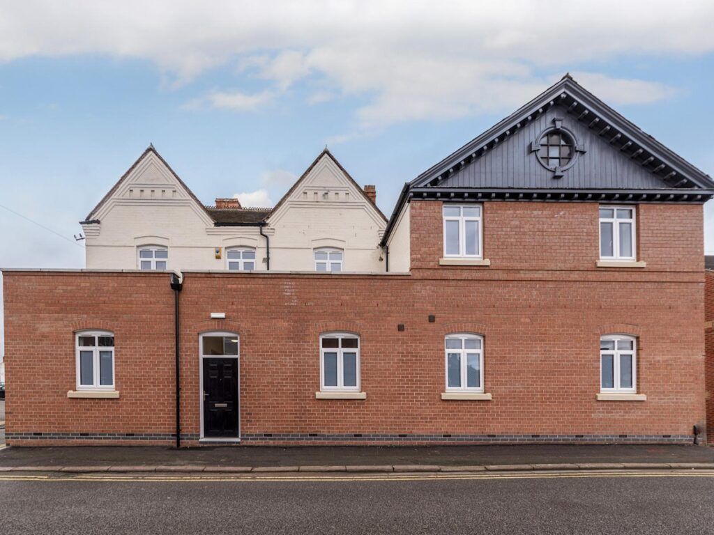 Property photo 1 of 17