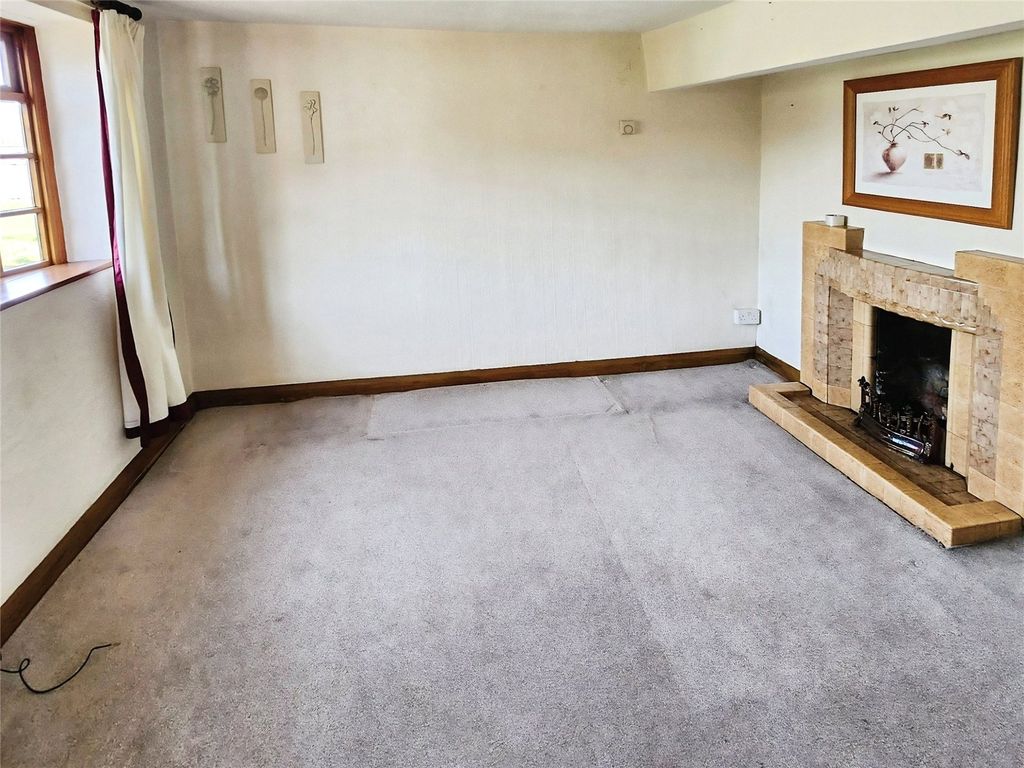 Property photo 3 of 13 Lounge