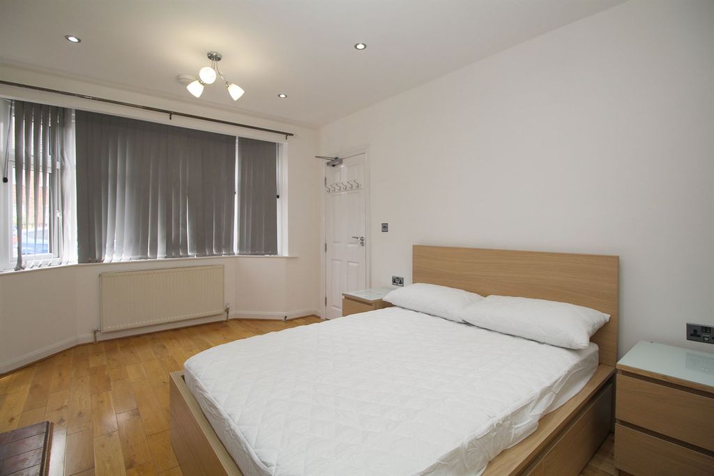 Property photo 3 of 23 Bedroom