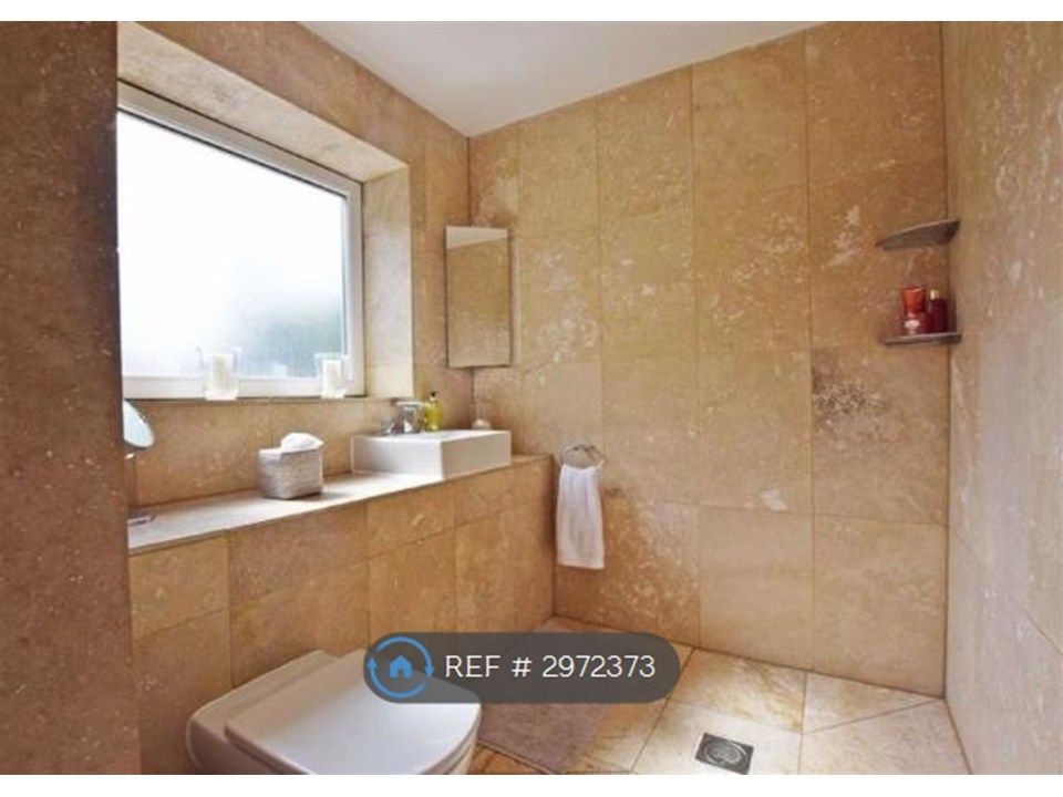 Property photo 3 of 12 En-Suite Wet Room