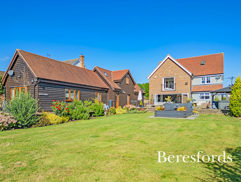 Property photo 1 of 27 Garden / Annexe