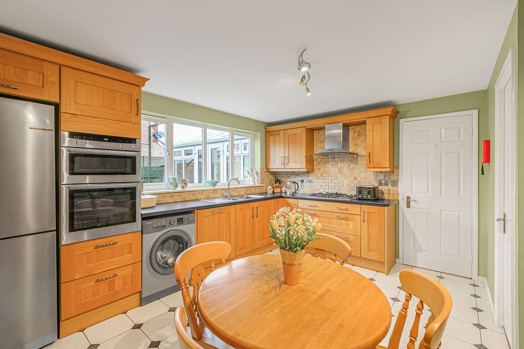 Property photo 3 of 32 Kitchen