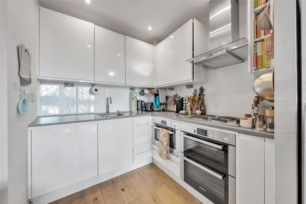 Property photo 2 of 18 Picture No. 11