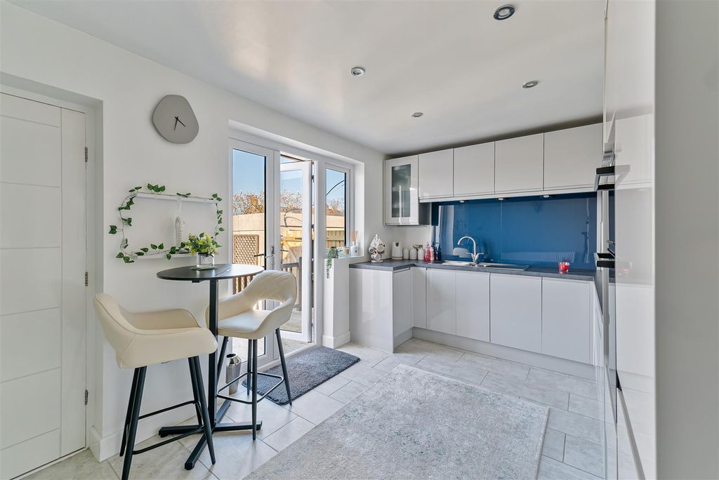 Property photo 2 of 21 Kitchen/Diner