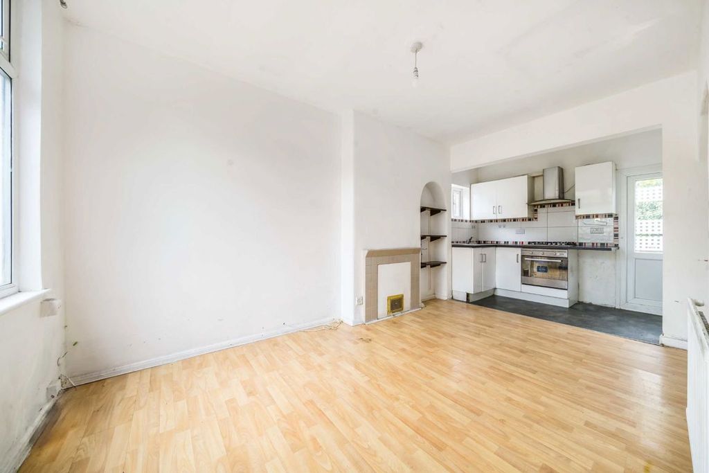 Property photo 2 of 11